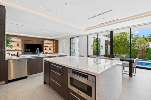 Casa en venta en Miami Beach, Florida, 4 dormitorios, 316.8 m2 № 1836772 - foto 4