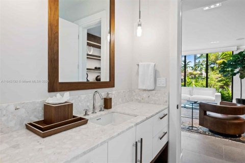 Casa en venta en Miami Beach, Florida, 4 dormitorios, 316.8 m2 № 1836772 - foto 12