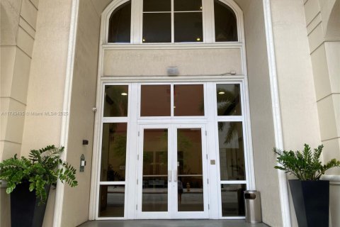 Commercial property in Coral Gables, Florida № 1985115 - photo 1