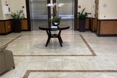 Commercial property in Coral Gables, Florida № 1985115 - photo 4