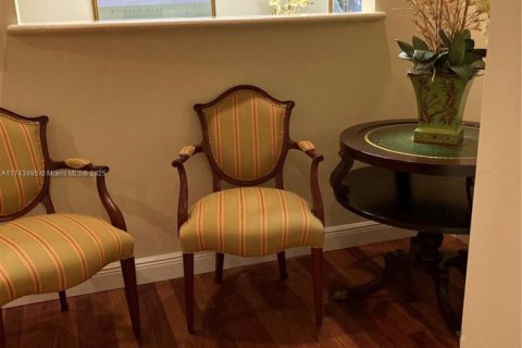 Commercial property in Coral Gables, Florida № 1985115 - photo 11