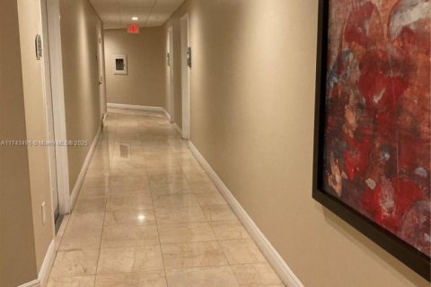 Commercial property in Coral Gables, Florida № 1985115 - photo 8