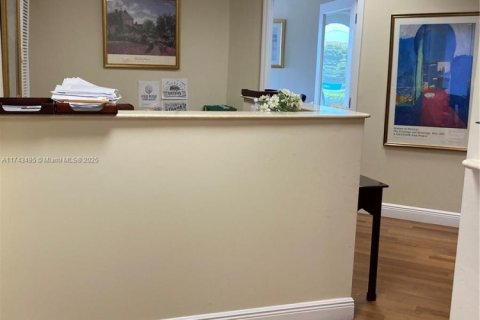 Commercial property in Coral Gables, Florida № 1985115 - photo 14