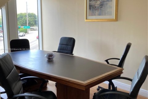 Commercial property in Coral Gables, Florida № 1985115 - photo 23