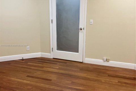 Commercial property in Coral Gables, Florida № 1985115 - photo 18