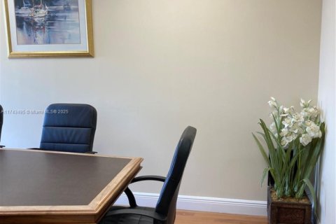 Commercial property in Coral Gables, Florida № 1985115 - photo 25