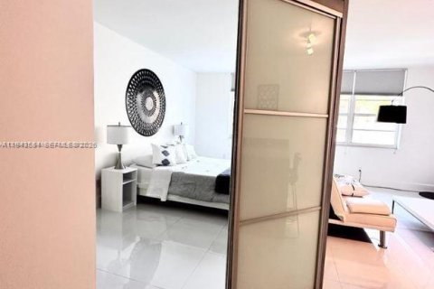 Condominio en venta en Miami Beach, Florida, 1 dormitorio, 51.1 m2 № 2152796 - foto 17