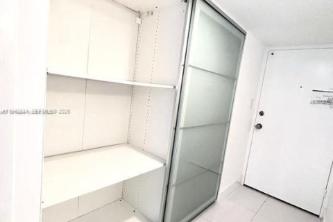 Condominio en venta en Miami Beach, Florida, 1 dormitorio, 51.1 m2 № 2152796 - foto 4