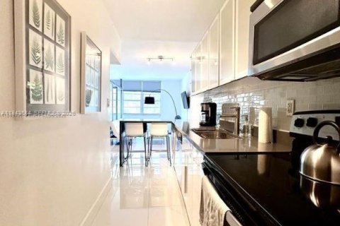 Condominio en venta en Miami Beach, Florida, 1 dormitorio, 51.1 m2 № 2152796 - foto 14