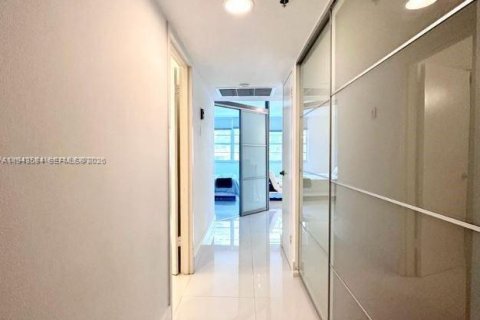 Condominio en venta en Miami Beach, Florida, 1 dormitorio, 51.1 m2 № 2152796 - foto 2