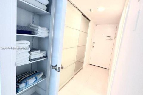 Condominio en venta en Miami Beach, Florida, 1 dormitorio, 51.1 m2 № 2152796 - foto 5