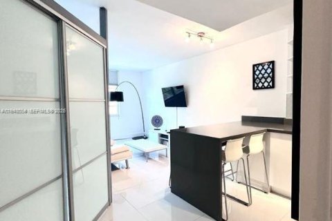 Condominio en venta en Miami Beach, Florida, 1 dormitorio, 51.1 m2 № 2152796 - foto 11