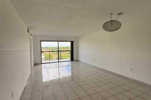 Condominio en alquiler en Miami, Florida, 2 dormitorios, 89 m2 № 1947328 - foto 6