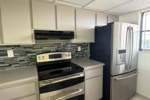 Condominio en alquiler en Miami, Florida, 2 dormitorios, 89 m2 № 1947328 - foto 4