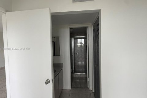 Condominio en alquiler en Miami, Florida, 2 dormitorios, 89 m2 № 1947328 - foto 10