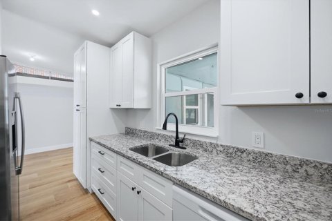 Villa ou maison à louer à Bradenton, Floride: 3 chambres, 117.06 m2 № 2411402 - photo 11