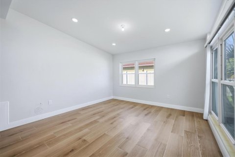 Villa ou maison à louer à Bradenton, Floride: 3 chambres, 117.06 m2 № 2411402 - photo 8
