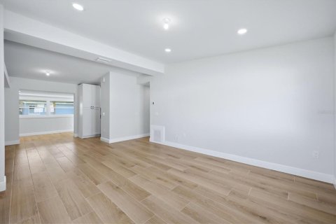 Villa ou maison à louer à Bradenton, Floride: 3 chambres, 117.06 m2 № 2411402 - photo 9