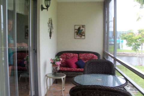 Condo in Miami Gardens, Florida, 1 bedroom  № 1825714 - photo 13