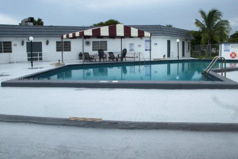 Condo in Miami Gardens, Florida, 1 bedroom  № 1825714 - photo 11