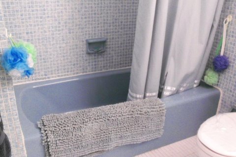 Condo in Miami Gardens, Florida, 1 bedroom  № 1825714 - photo 26