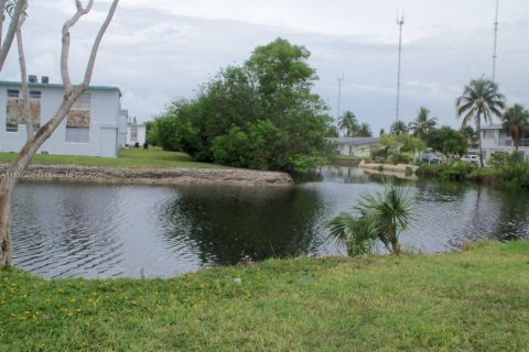 Condo in Miami Gardens, Florida, 1 bedroom  № 1825714 - photo 5