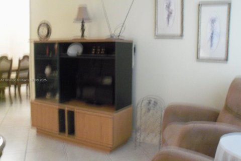 Condo in Miami Gardens, Florida, 1 bedroom  № 1825714 - photo 16