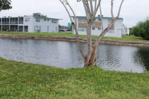 Condo in Miami Gardens, Florida, 1 bedroom  № 1825714 - photo 6