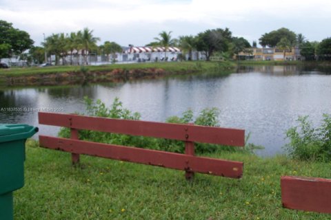 Condo in Miami Gardens, Florida, 1 bedroom  № 1825714 - photo 1
