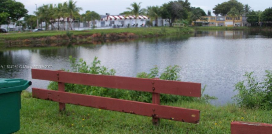 Condo in Miami Gardens, Florida, 1 bedroom  № 1825714