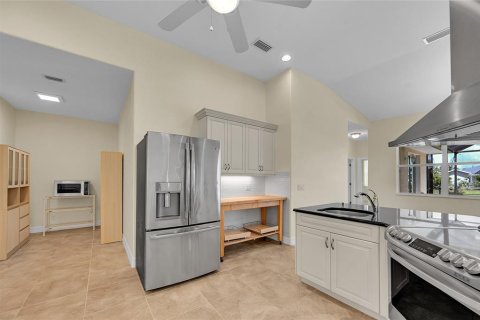 House in Rotonda, Florida 3 bedrooms, 198.63 sq.m. № 1904998 - photo 15