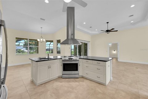 House in Rotonda, Florida 3 bedrooms, 198.63 sq.m. № 1904998 - photo 5