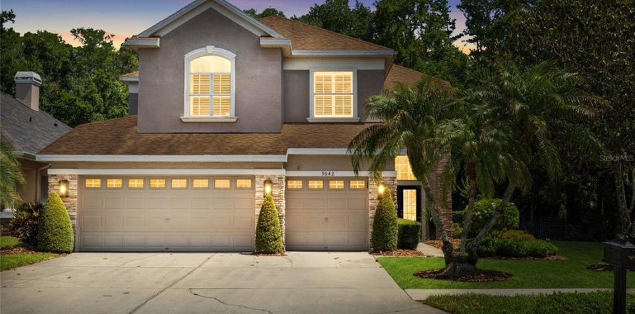 Casa en Tampa, Florida 4 dormitorios, 252.14 m2 № 2105055