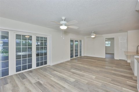 House in Tampa, Florida 4 bedrooms, 186.18 sq.m. № 2195701 - photo 16