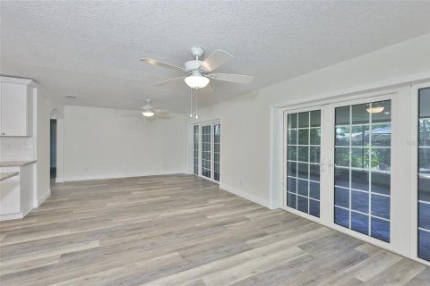 House in Tampa, Florida 4 bedrooms, 186.18 sq.m. № 2195701 - photo 18