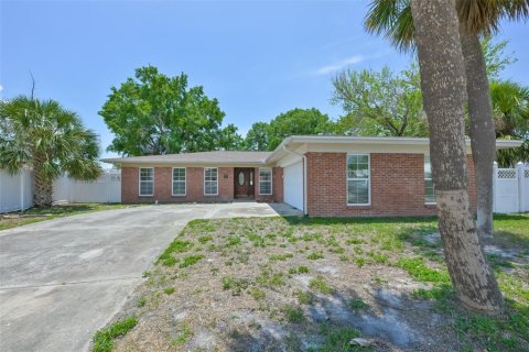 House in Tampa, Florida 4 bedrooms, 186.18 sq.m. № 2195701 - photo 4