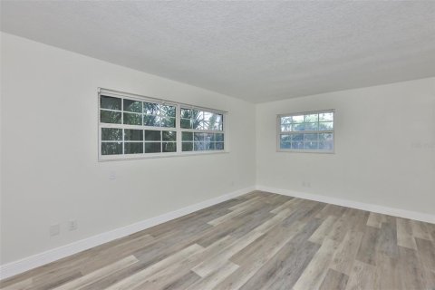 House in Tampa, Florida 4 bedrooms, 186.18 sq.m. № 2195701 - photo 27