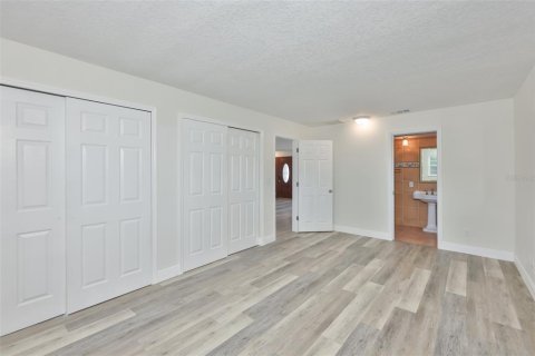 House in Tampa, Florida 4 bedrooms, 186.18 sq.m. № 2195701 - photo 28