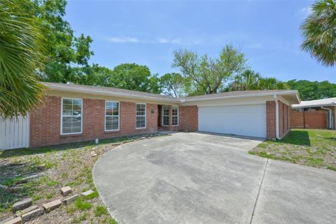 House in Tampa, Florida 4 bedrooms, 186.18 sq.m. № 2195701