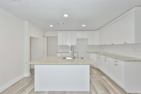 House in Tampa, Florida 4 bedrooms, 186.18 sq.m. № 2195701 - photo 12