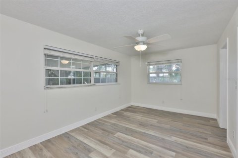 House in Tampa, Florida 4 bedrooms, 186.18 sq.m. № 2195701 - photo 30