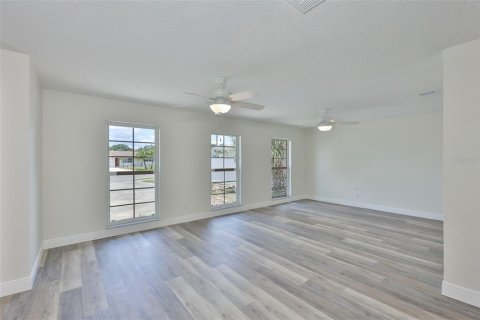 House in Tampa, Florida 4 bedrooms, 186.18 sq.m. № 2195701 - photo 17