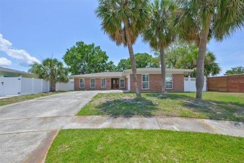 House in Tampa, Florida 4 bedrooms, 186.18 sq.m. № 2195701 - photo 2