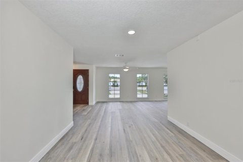 House in Tampa, Florida 4 bedrooms, 186.18 sq.m. № 2195701 - photo 6