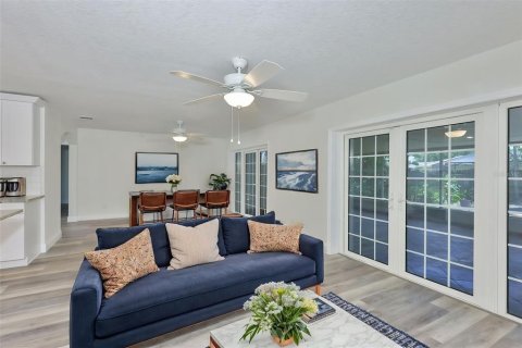 House in Tampa, Florida 4 bedrooms, 186.18 sq.m. № 2195701 - photo 19