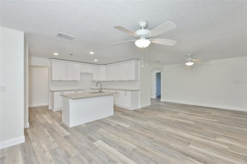 House in Tampa, Florida 4 bedrooms, 186.18 sq.m. № 2195701 - photo 10