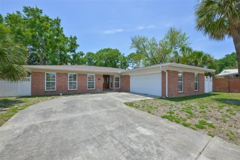 House in Tampa, Florida 4 bedrooms, 186.18 sq.m. № 2195701 - photo 5
