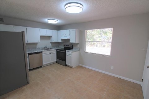 House in Ocala, Florida 2 bedrooms, 80.27 sq.m. № 2099664 - photo 5
