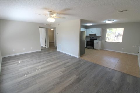 House in Ocala, Florida 2 bedrooms, 80.27 sq.m. № 2099664 - photo 2