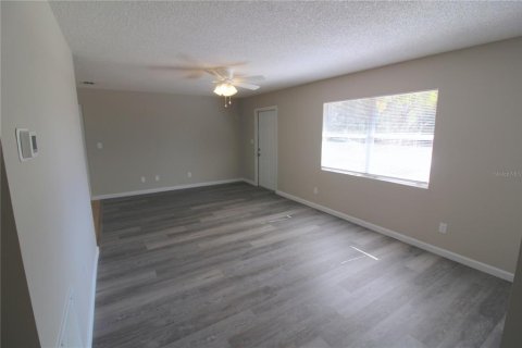 House in Ocala, Florida 2 bedrooms, 80.27 sq.m. № 2099664 - photo 3